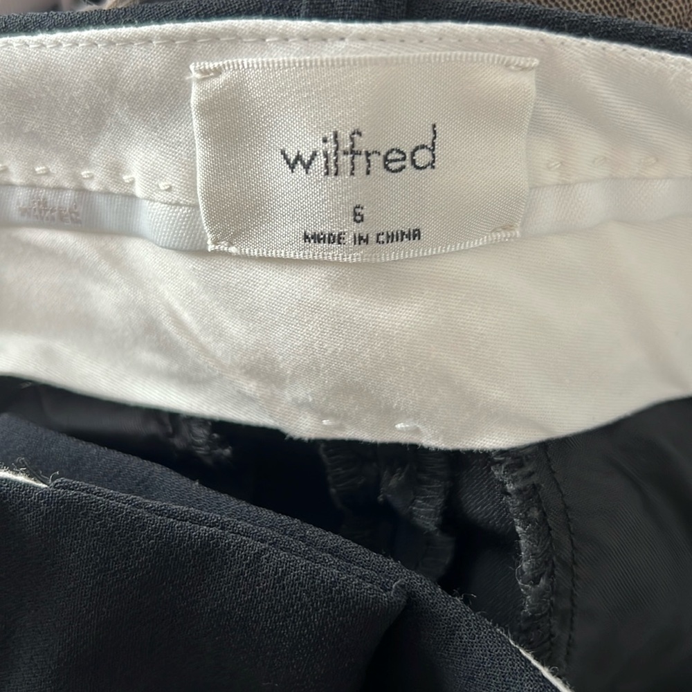 Aritzia Wilfred black cropped pants size 6